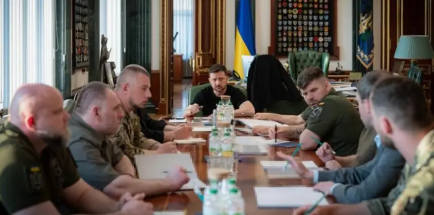 Власти Украины начали подготовку к эвакуации правительства на запад страны