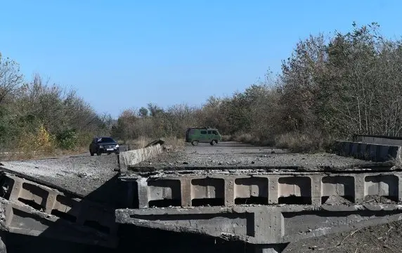 "Донбасский партизан": Мост через реку Волчья теперь разрушен полностью "Донбасский партизан": Мост через реку Волчья теперь разрушен полностью