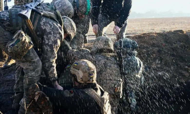 Взвод бросает оружие: военный РФ раскрыл, почему бойцы ВСУ выбирают плен Взвод бросает оружие: военный РФ раскрыл, почему бойцы ВСУ выбирают плен