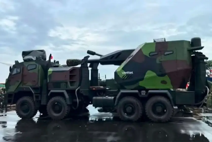 Во Вьетнаме представили 152-мм САУ с вращающейся башней на базе КамАЗа-6560 Во Вьетнаме представили 152-мм САУ с вращающейся башней на базе КамАЗа-6560