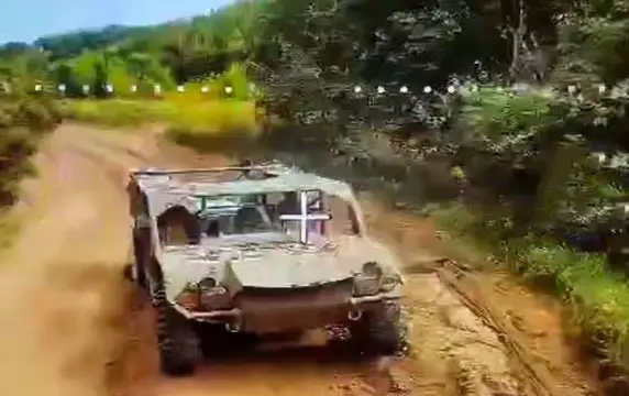 Дроны-камикадзе КВН уничтожили американский вездеход M1288 GMV 1.1 Дроны-камикадзе КВН уничтожили американский вездеход M1288 GMV 1.1