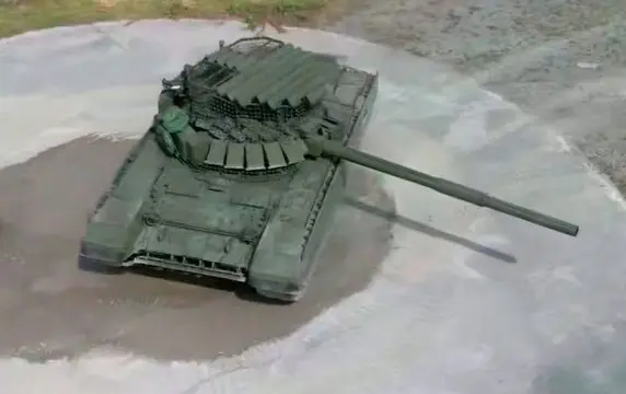Новейшая версия Т-72Б3М получила защиту от дронов в передней части корпуса Новейшая версия Т-72Б3М получила защиту от дронов в передней части корпуса