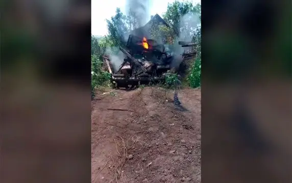 Очень редкую украинскую БМР-2 на базе Т-54Б сожгли дроном