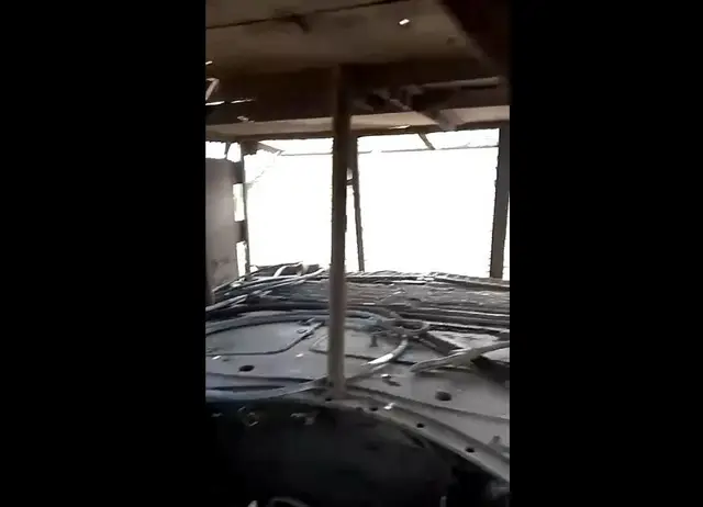 Танк Т-62 без башни на СВО превратился в БТР с "мангалом " и "косичками"