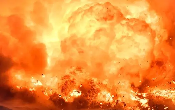 Дрон снял уничтожение квадроцикла ВСУ, везущего боеприпасы на прицепе Дрон снял уничтожение квадроцикла ВСУ, везущего боеприпасы на прицепе