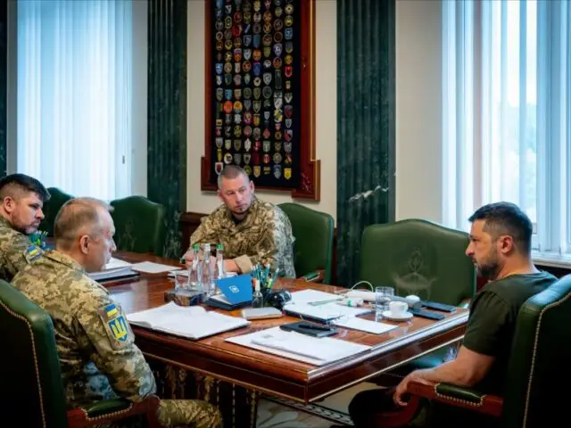 Безжалостный план: инсайдер пояснил, зачем Киев выпустил молодёжь из страны Безжалостный план: инсайдер пояснил, зачем Киев выпустил молодёжь из страны