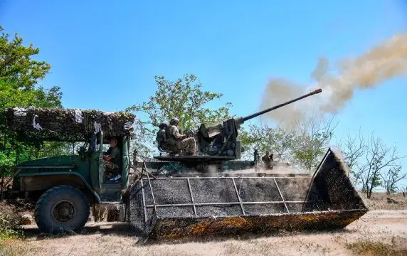 Самоходку с 57-мм пушкой снабдили сворачиваемым на бок "мангалом"