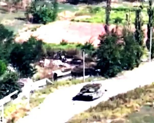 "Рубикон" показал, как наказали Leopard, обстреливавший дома в Покровске "Рубикон" показал, как наказали Leopard, обстреливавший дома в Покровске