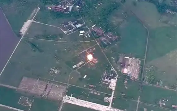 "Донбасский партизан": В результате удара ВКС повреждены Су-24М и Су-27 ВСУ "Донбасский партизан": В результате удара ВКС повреждены Су-24М и Су-27 ВСУ