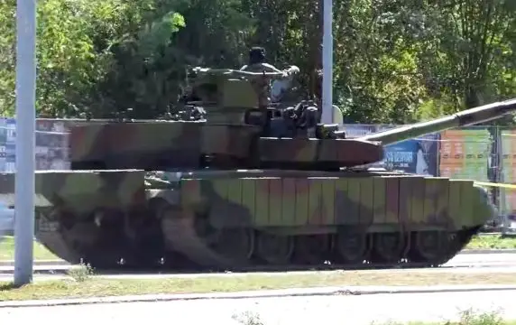 В Белграде вместе с "Белыми орлами" показали М-84 с активной защитой