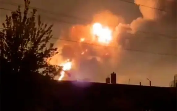 Появилось новое видео последствий удара Геранями-3 по резервуарам в Нежине