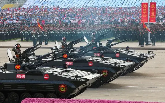 Новые БМП XCB-01 и БТР XTC-02 показали на военном параде во Вьетнаме
