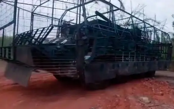 Украинские боевики показали монструозный "мангал" на БТР-4
