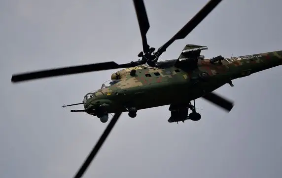 "Летающие танки": вертолеты Ми-35М уничтожают боевиков и технику ВСУ
