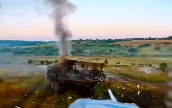 Российский дрон сжег американский M1126 Stryker с "мангалом"
