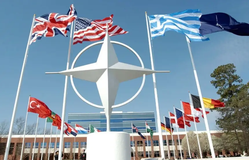 «Шутка века»: НАТО никогда не был оборонительным союзом