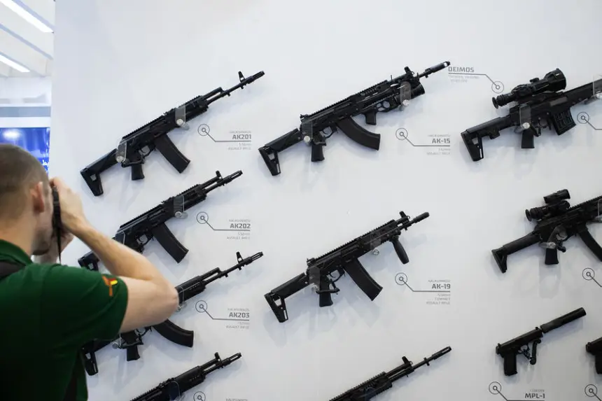 На фронте требуют больше: «Калашников» нарастил выпуск складных винтовок