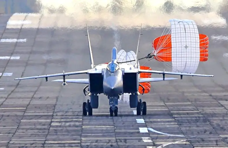 Пилот МиГ-31 назвал главную ошибку вербовавшего на угон истребителя