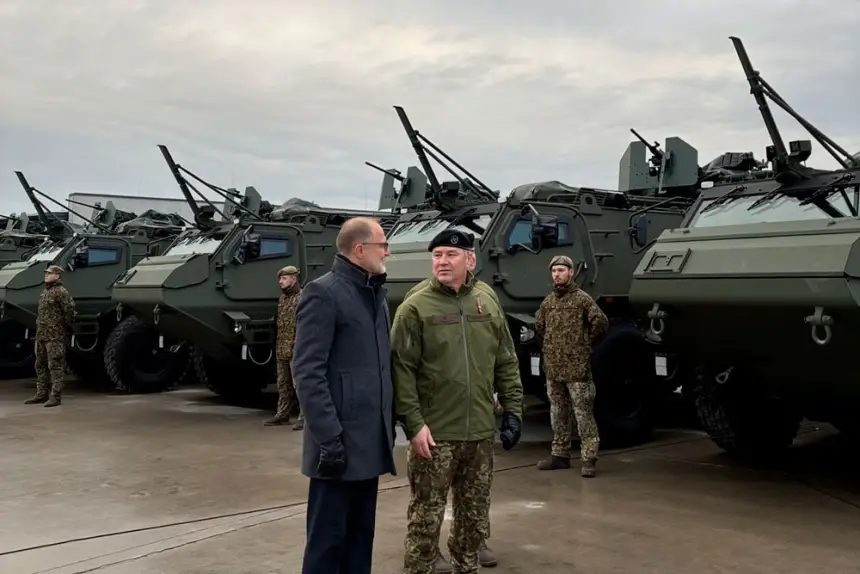 ВСУ получили из Латвии 21 современный БТР Patria 6x6