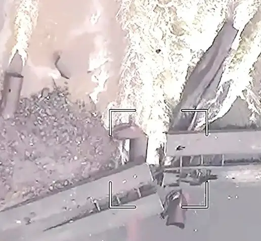 Точный удар реактивного снаряда "Торнадо-С" уничтожил "танковый" мост ВСУ