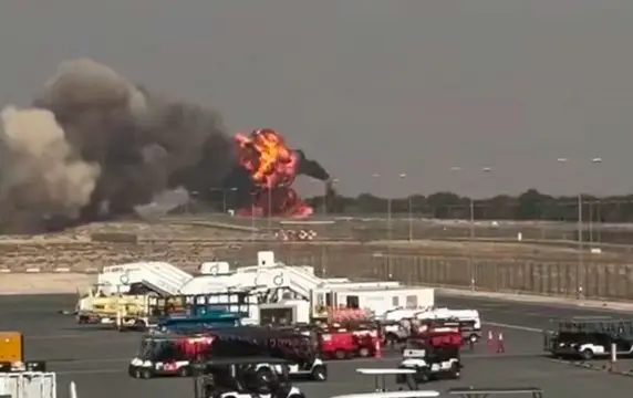 Индийский истребитель Tejas разбился авиашоу в Дубае: видео катастрофы