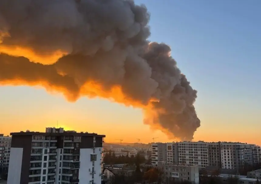 Львов лишился последнего европейского «хаба»: дым накрыл полгорода