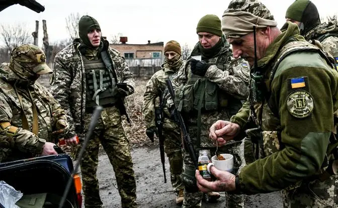 Командование ВСУ общает боевикам в Купянске еды, а они ловят крыс