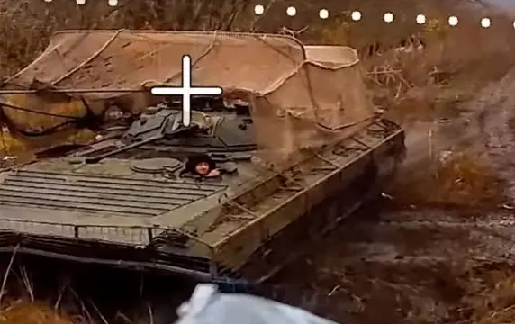 Растерявшийся механик-водитель БМП-2 ВСУ получил FPV-дрон прямо себе в люк