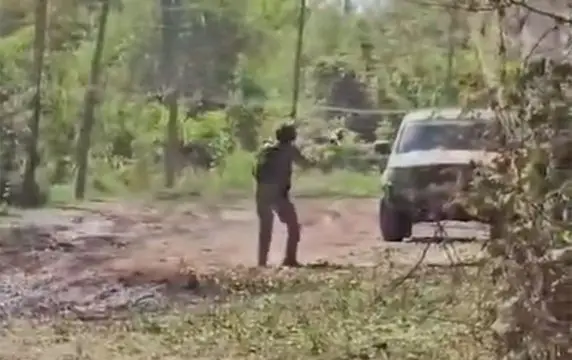 Дрон подорвал автомобиль на глазах боевика, пытавшегося его сбить