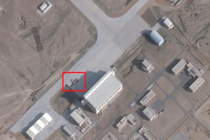 На секретном аэродроме в Китае замечены два истребителя 6-го поколения