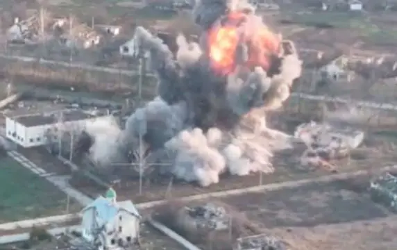 Разгоняющая до 2700 км/ч ракета Х-38МЛ снесла здание с боевиками ВСУ