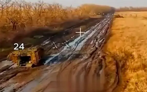 Дрон снял участок дороги с 27 единицами сожженной техники ВСУ