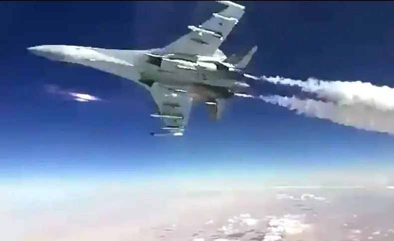 Русские Су-35С прижали к земле F-16 и Mirage