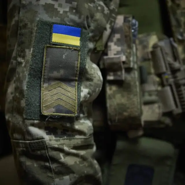 Солдаты бегут, офицеры исчезают: друга Порошенко уволили из ВСУ