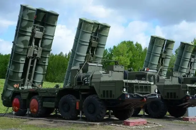 Ломает старые стандарты: ЗРК С-400 может мгновенно купировать угрозы