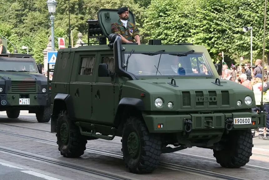 Бельгийская армия передала ВСУ броневики Iveco с треснувшими корпусами