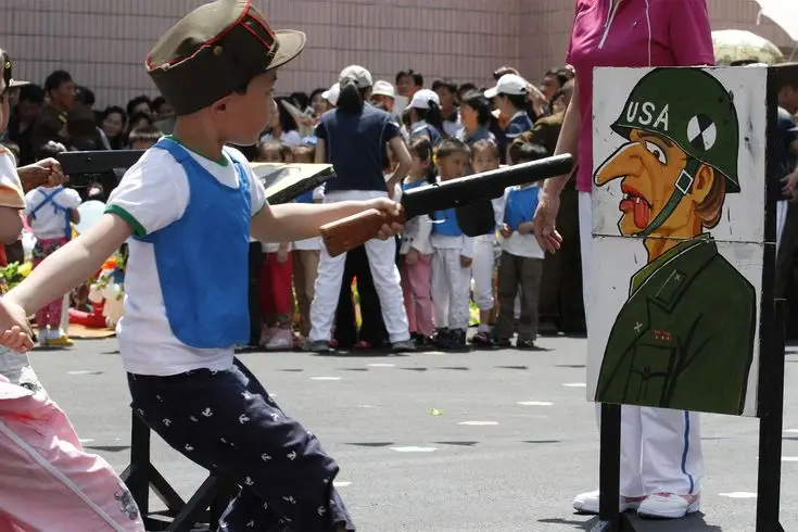 На Украине требуют воспитывать детей в духе КНДР