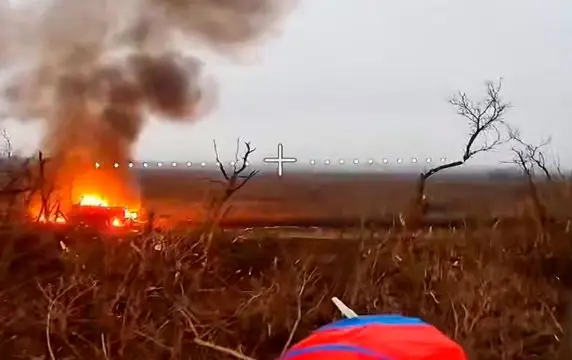 Дрон снял ярко запылавший американский M113