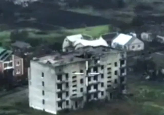 Мощнейший взрыв снаряда "Торнадо-С" снес многоэтажку с боевиками ВСУ