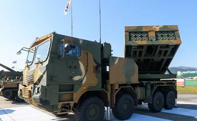 Эстония начинает угрожать Петербургу: Таллин покупает РСЗО покруче HIMARS