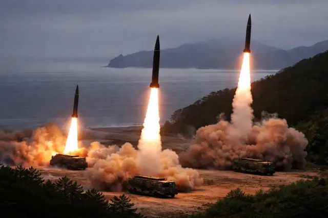 Демонстрация мощи: ракеты из КНДР встревожили Японию и Южную Корею