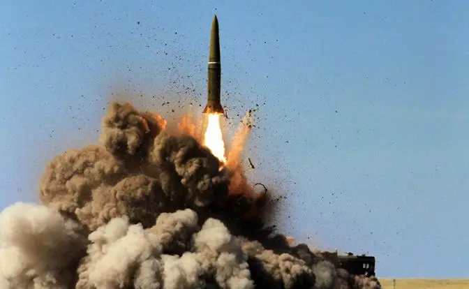 Ночной прилет по Киеву: «Искандеры» погрузили город во тьму, очереди на АЗС