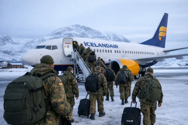 Помахали и пропали: военные ФРГ срочно покинули Гренландию
