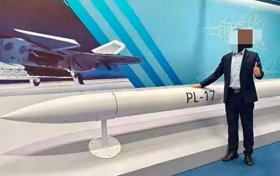 Первое фото новейшей китайской ракеты "воздух-воздух" с дальностью 400 км