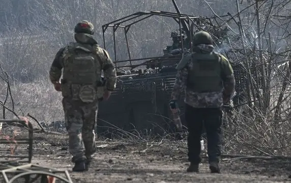 Ставший очень редким БТР-4Е "Буцефал" уничтожили дронами-камикадзе