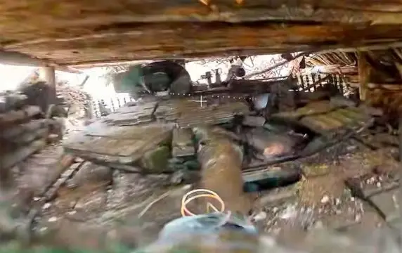 Дроноводы показали мастер-класс по уничтожению спрятанного в укрытии Т-64