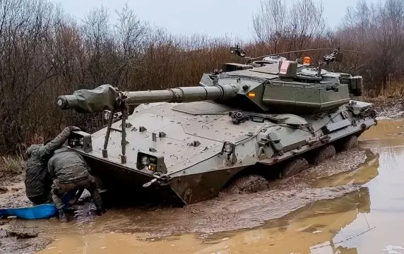 Поступившие в ВСУ колесные танки Centauro B1 боятся бездорожья
