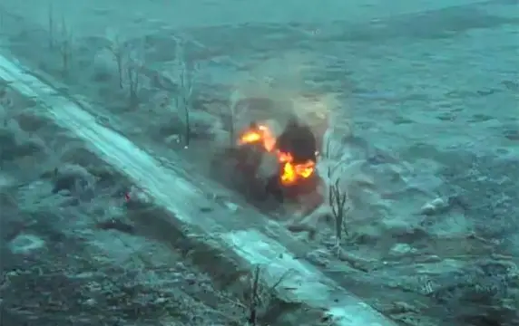 Гусеничный дрон подорвал опорник ВСУ, сбросив на его крышу мины ТМ-62