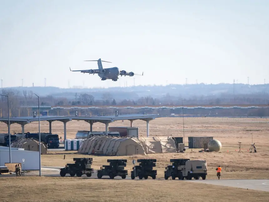 «Готовятся ударить»: загадочное оживление авиации НАТО в польском Жешуве