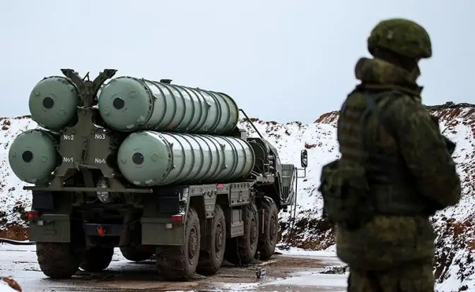 Американский расчет HIMARS попал под наш С-400 и «погиб в автокатастрофе»